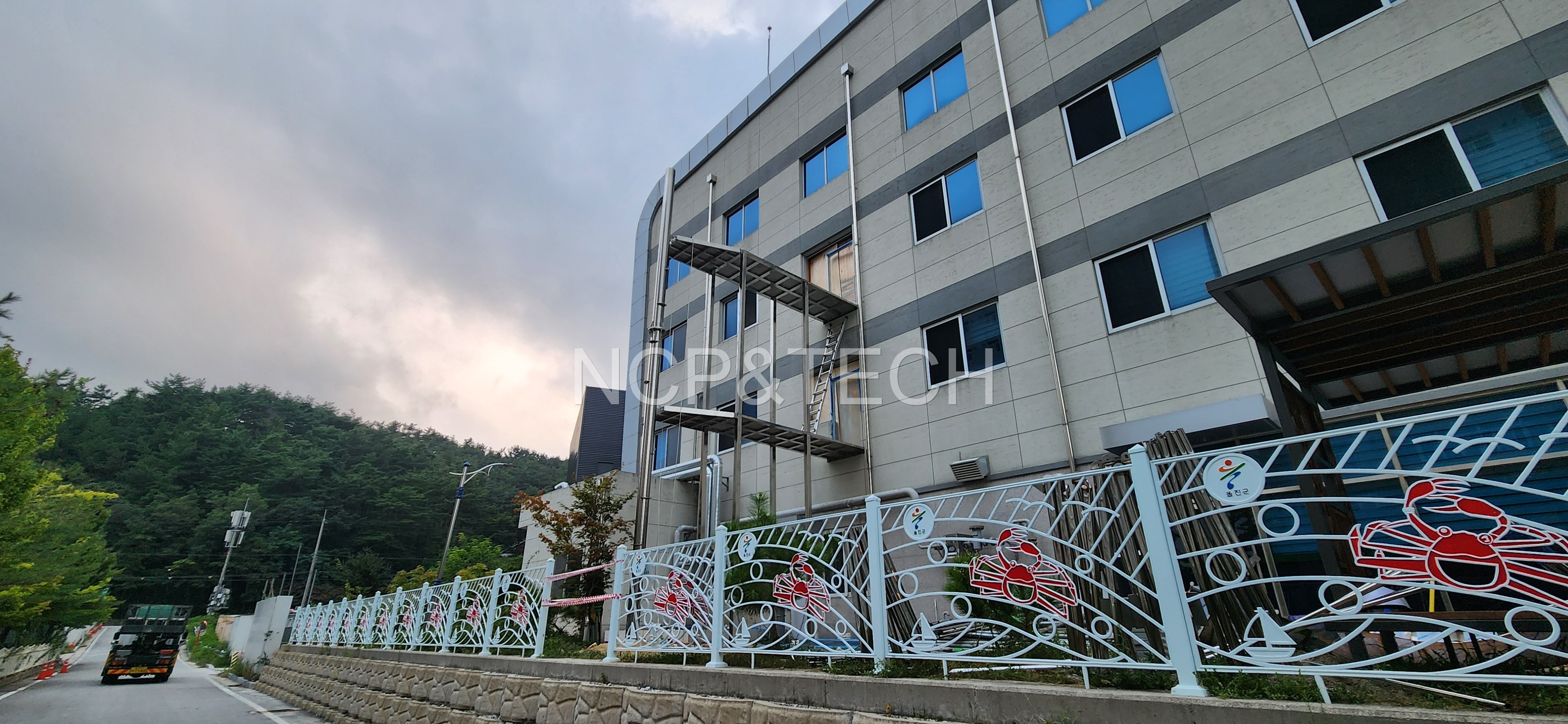 울진 장애인종합복지관 피난 미끄럼틀 3층 설치