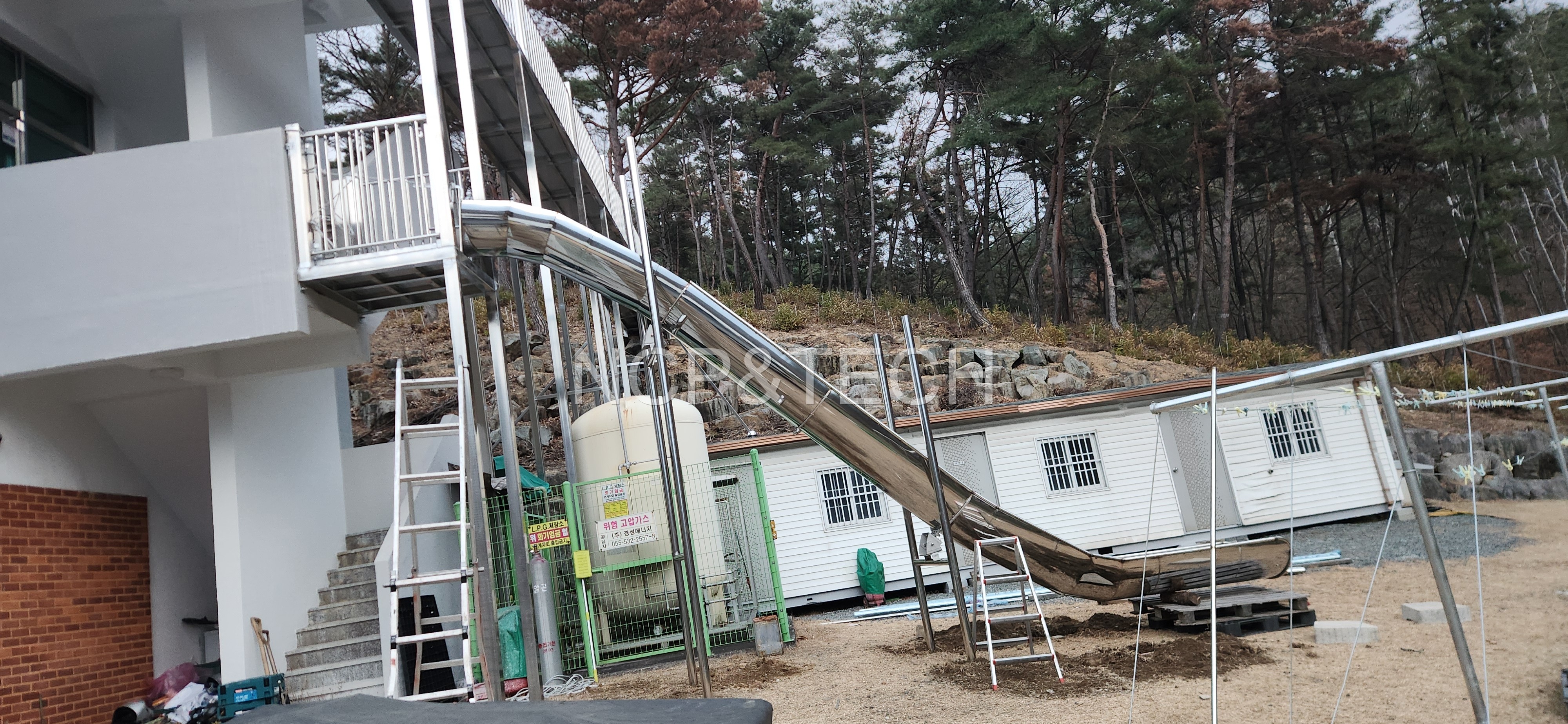 덕인러브힐 사회복지재단 연교 및 일자 미끄럼틀 설치